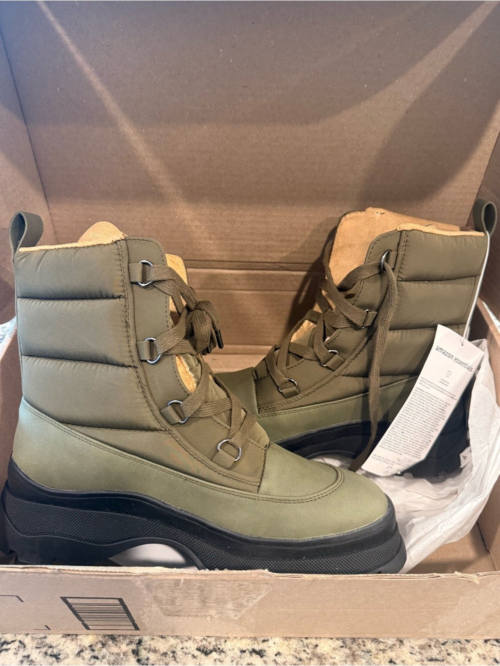 Amazon Essentials Women's Lace Up Puffer Snow Boots, Olive, 8.5, NWT